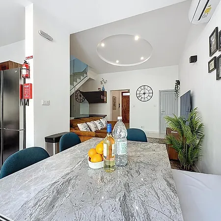Modern Duplex With Private Pool & Ac Malta