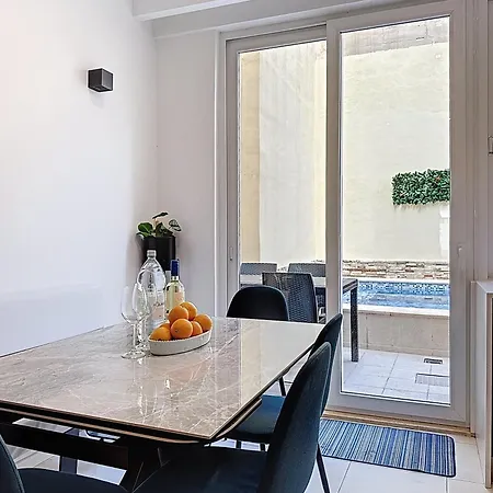 Modern Duplex With Private Pool & Ac Malta *