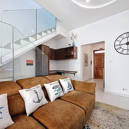 Modern Duplex With Private Pool & Ac Malta Balzan